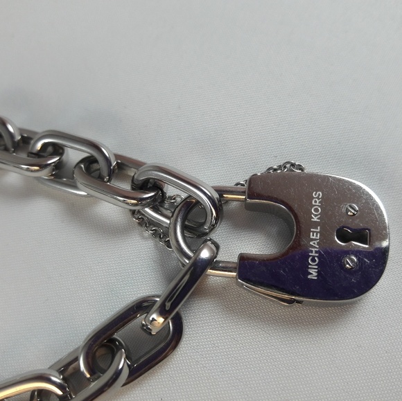 Michael Kors Silver Chain Link Podlock Bracelet - Picture 2 of 4